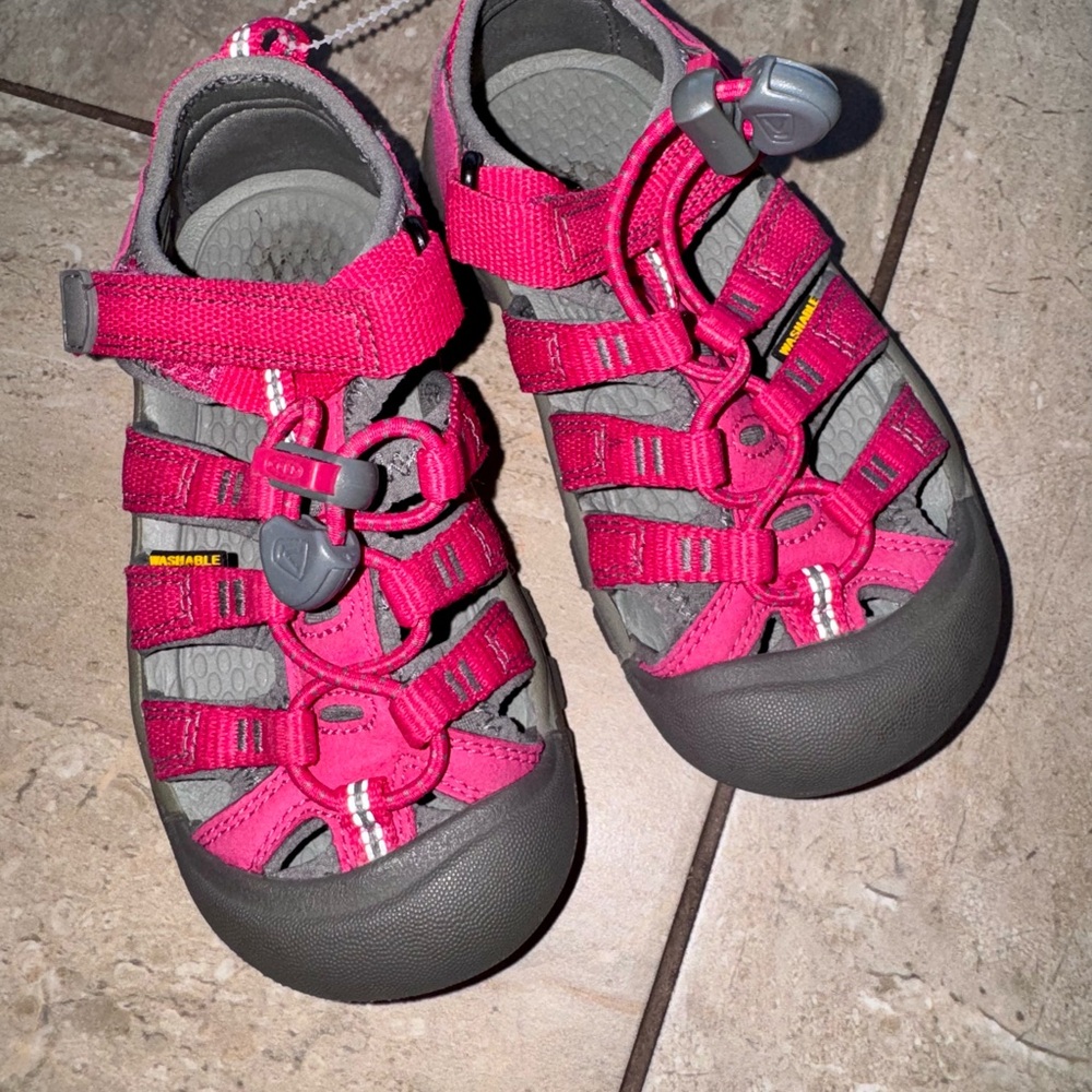 Keen Washable Sandals Like New - Picture 5 of 5